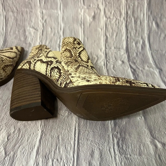 Vince Camuto Bootie Size 9 - Picture 7 of 7
